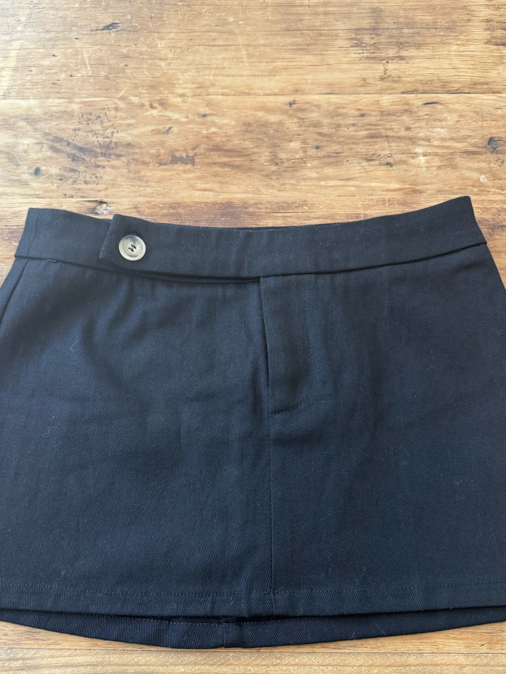 Princess Polly black skirt size 2 new with tags